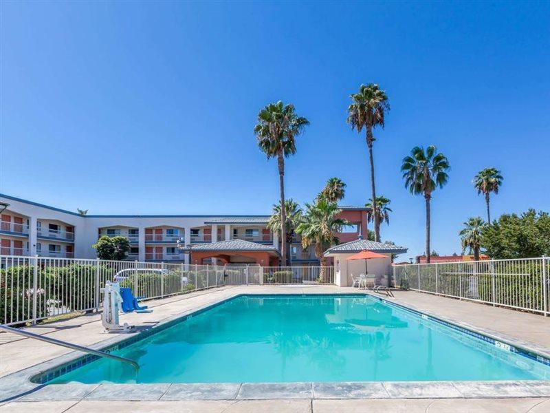 Super 8 By Wyndham Bakersfield/Central Buitenkant foto
