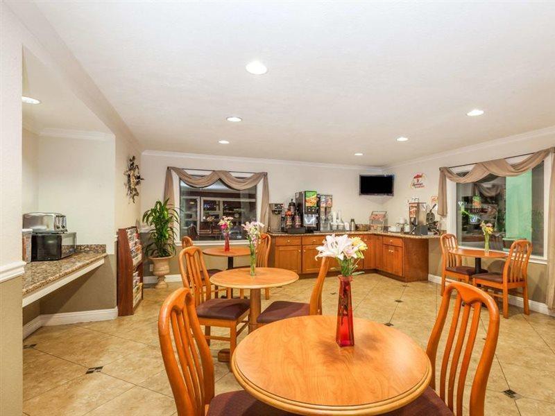 Super 8 By Wyndham Bakersfield/Central Buitenkant foto