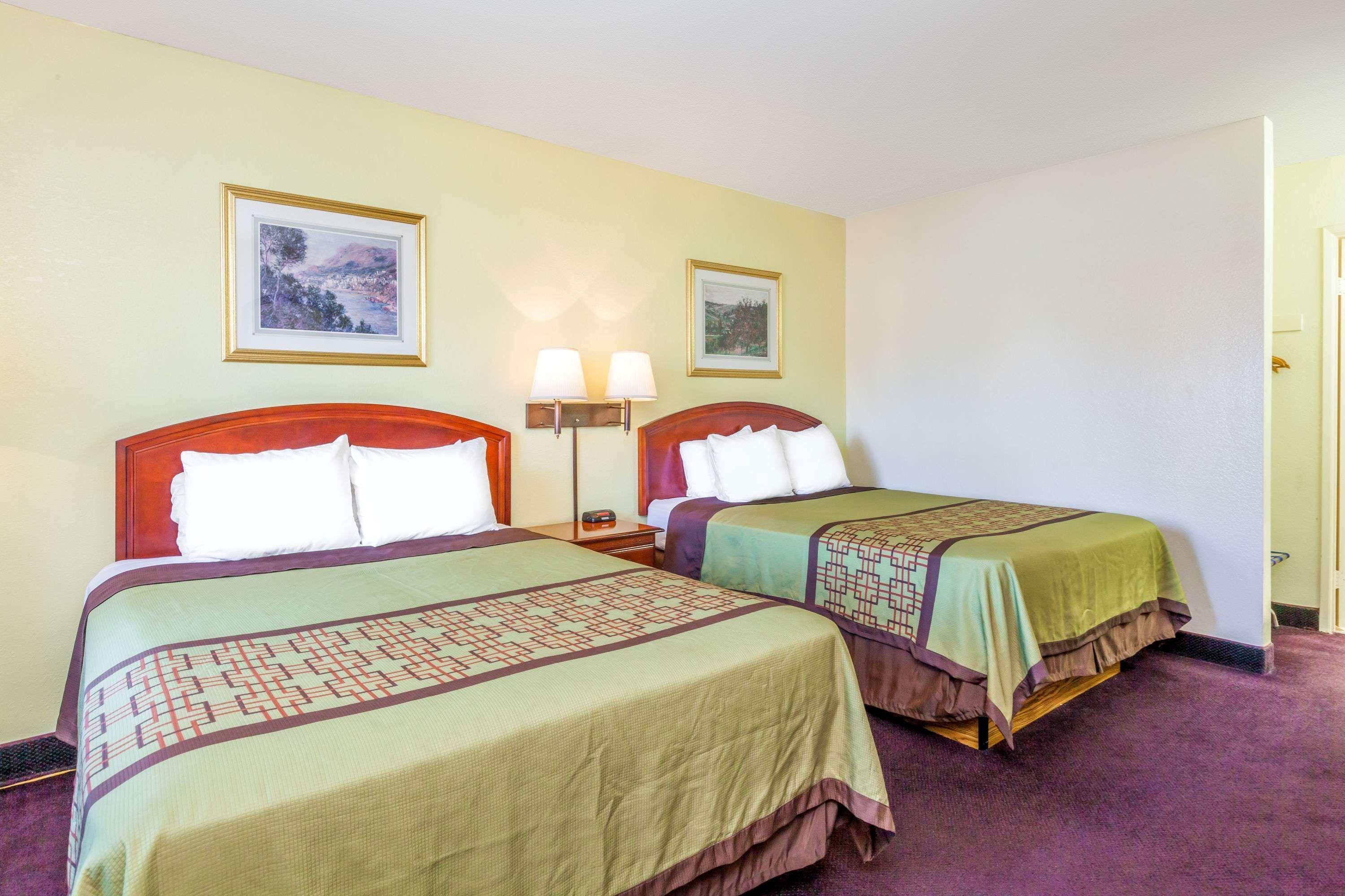 Super 8 By Wyndham Bakersfield/Central Buitenkant foto