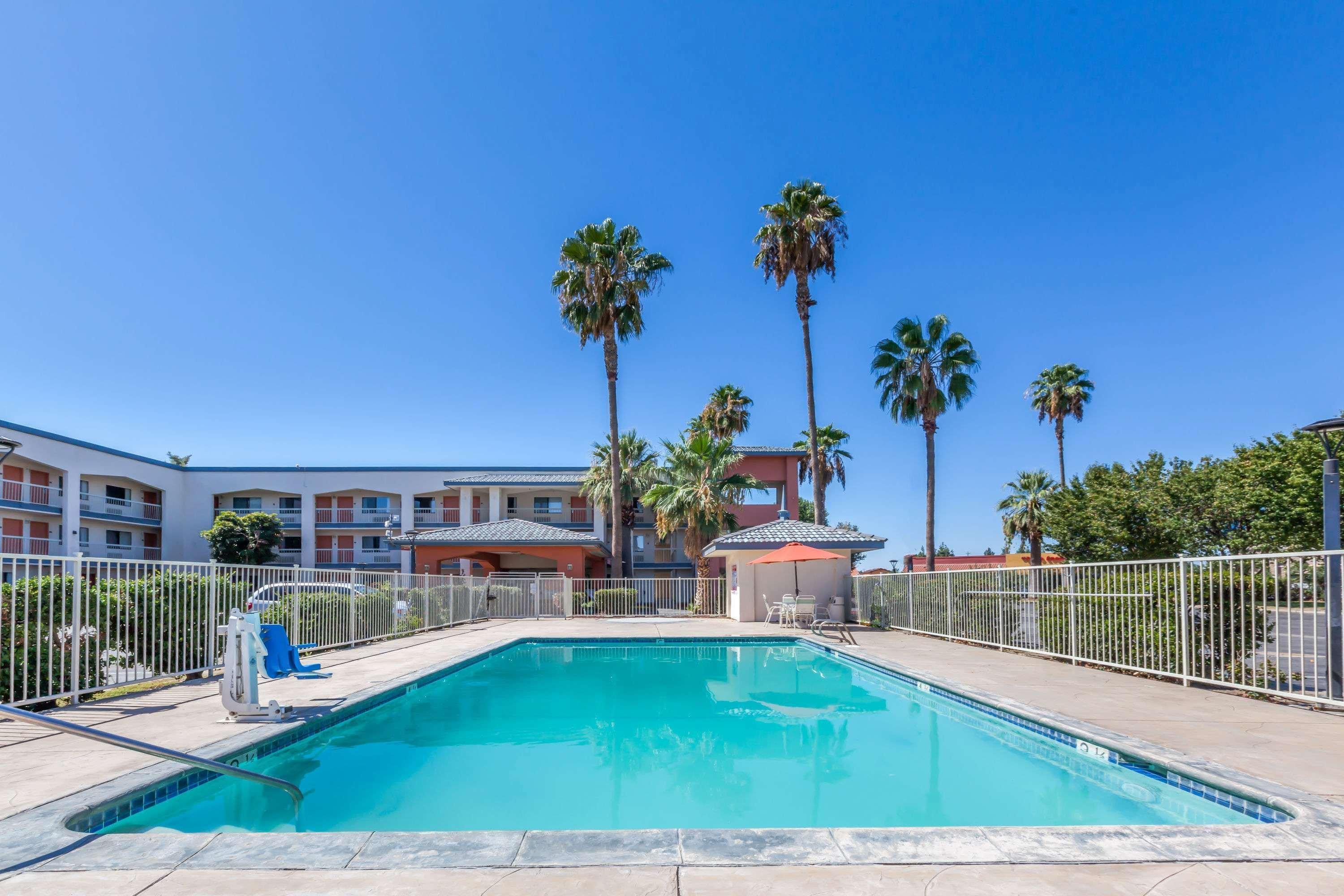 Super 8 By Wyndham Bakersfield/Central Buitenkant foto