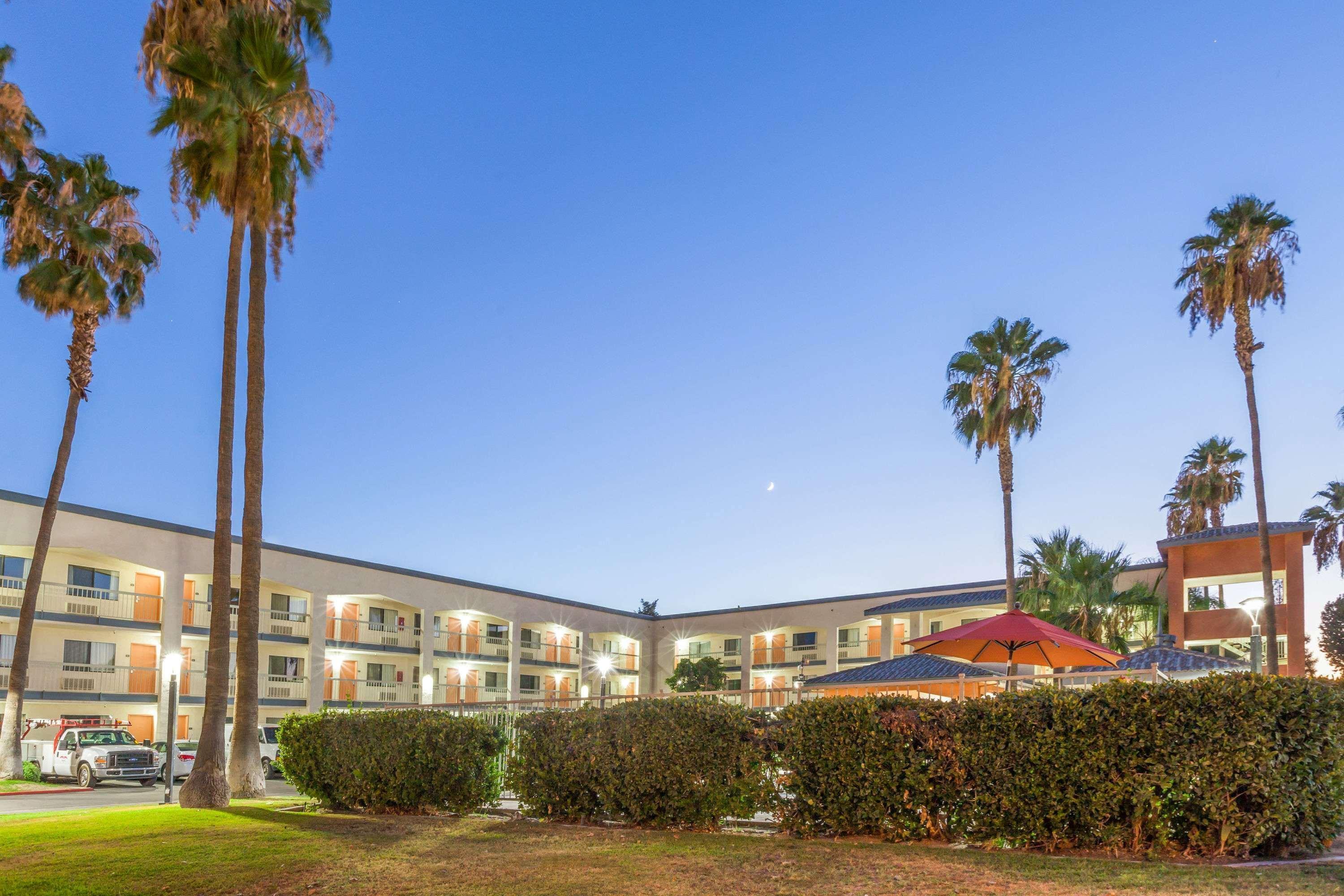 Super 8 By Wyndham Bakersfield/Central Buitenkant foto
