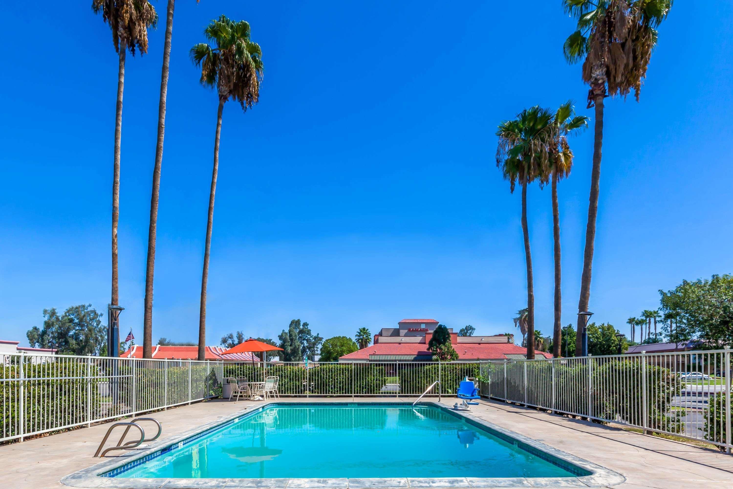 Super 8 By Wyndham Bakersfield/Central Buitenkant foto