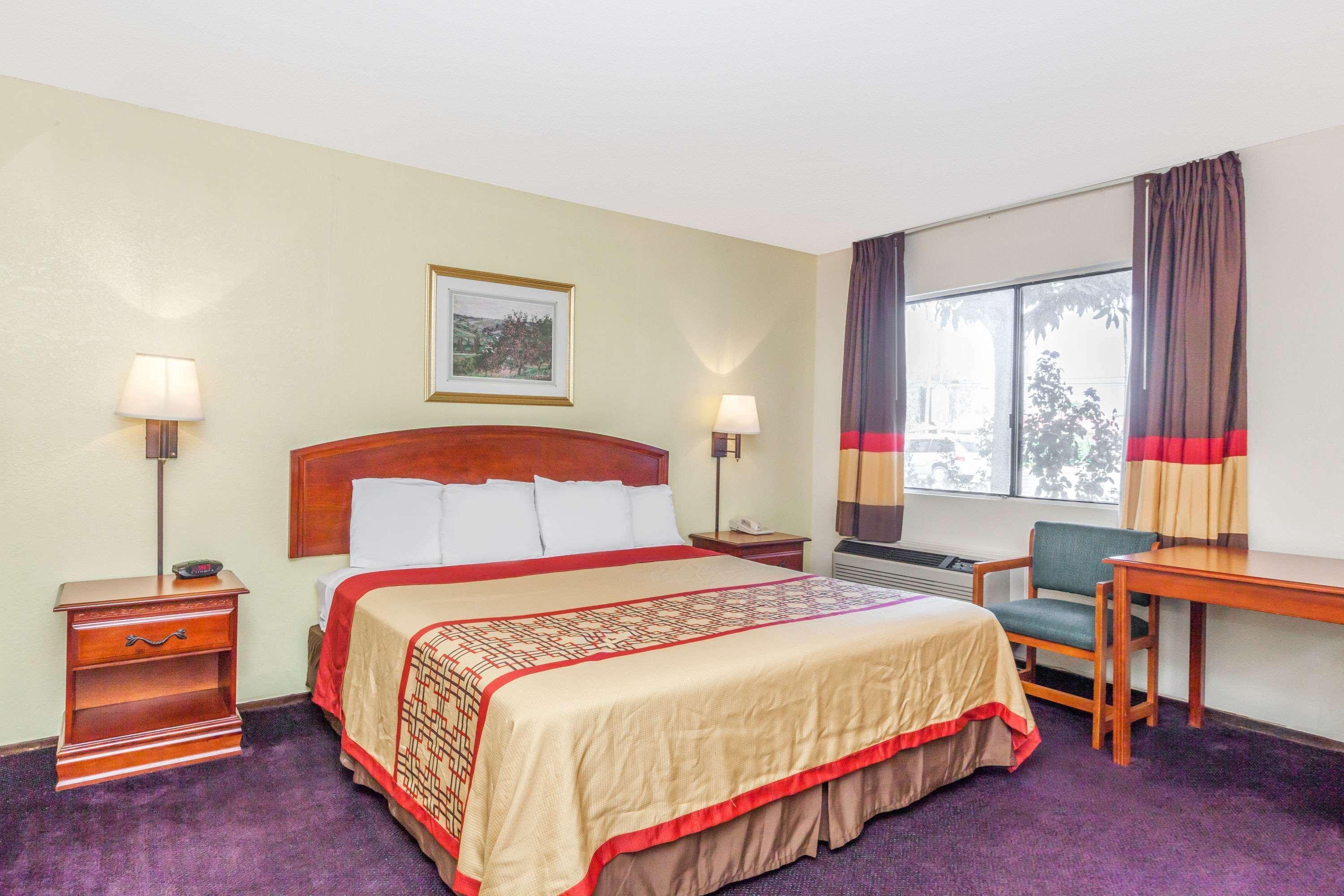 Super 8 By Wyndham Bakersfield/Central Buitenkant foto