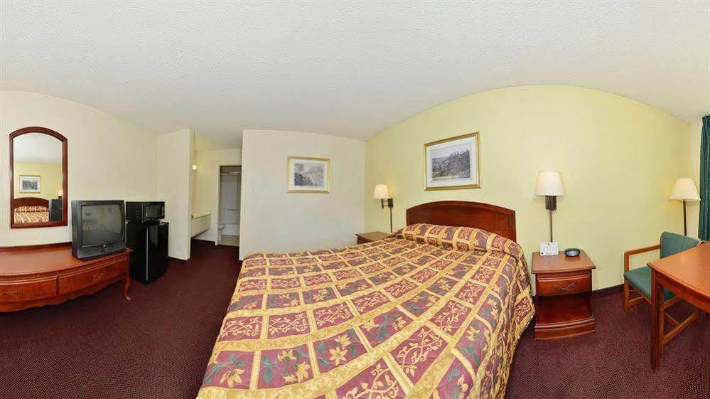 Super 8 By Wyndham Bakersfield/Central Buitenkant foto